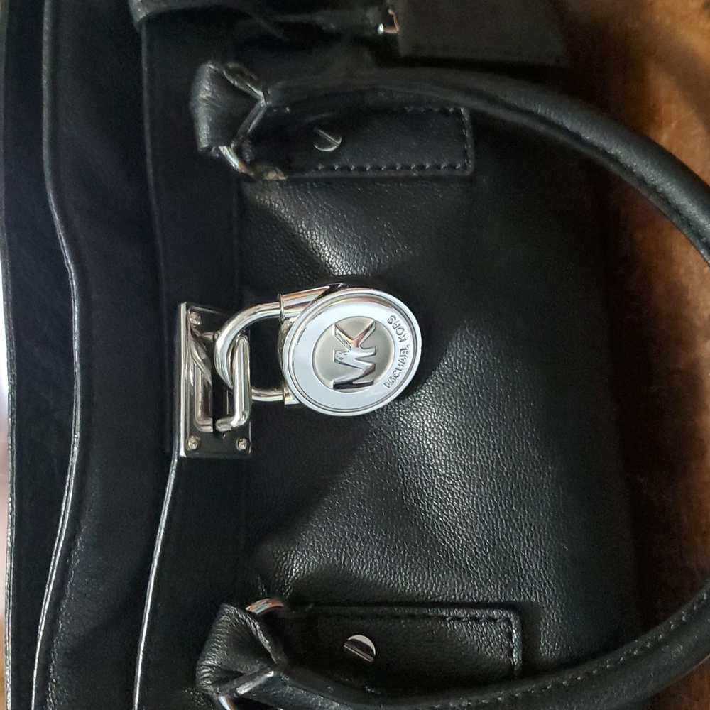 Michael Kors Black Shoulder Bag with Chain Detail. - Picture 2 of 10